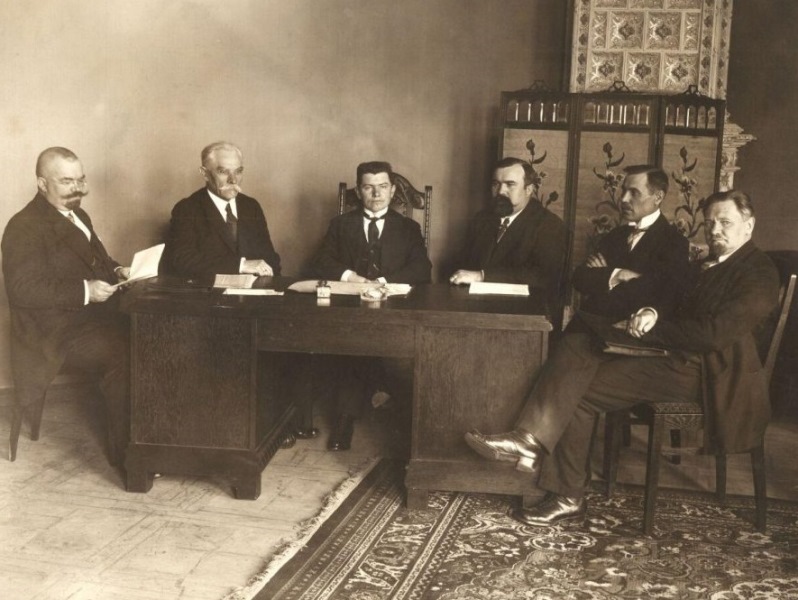 Pirmieji Lietuvos Respublikos ministrai